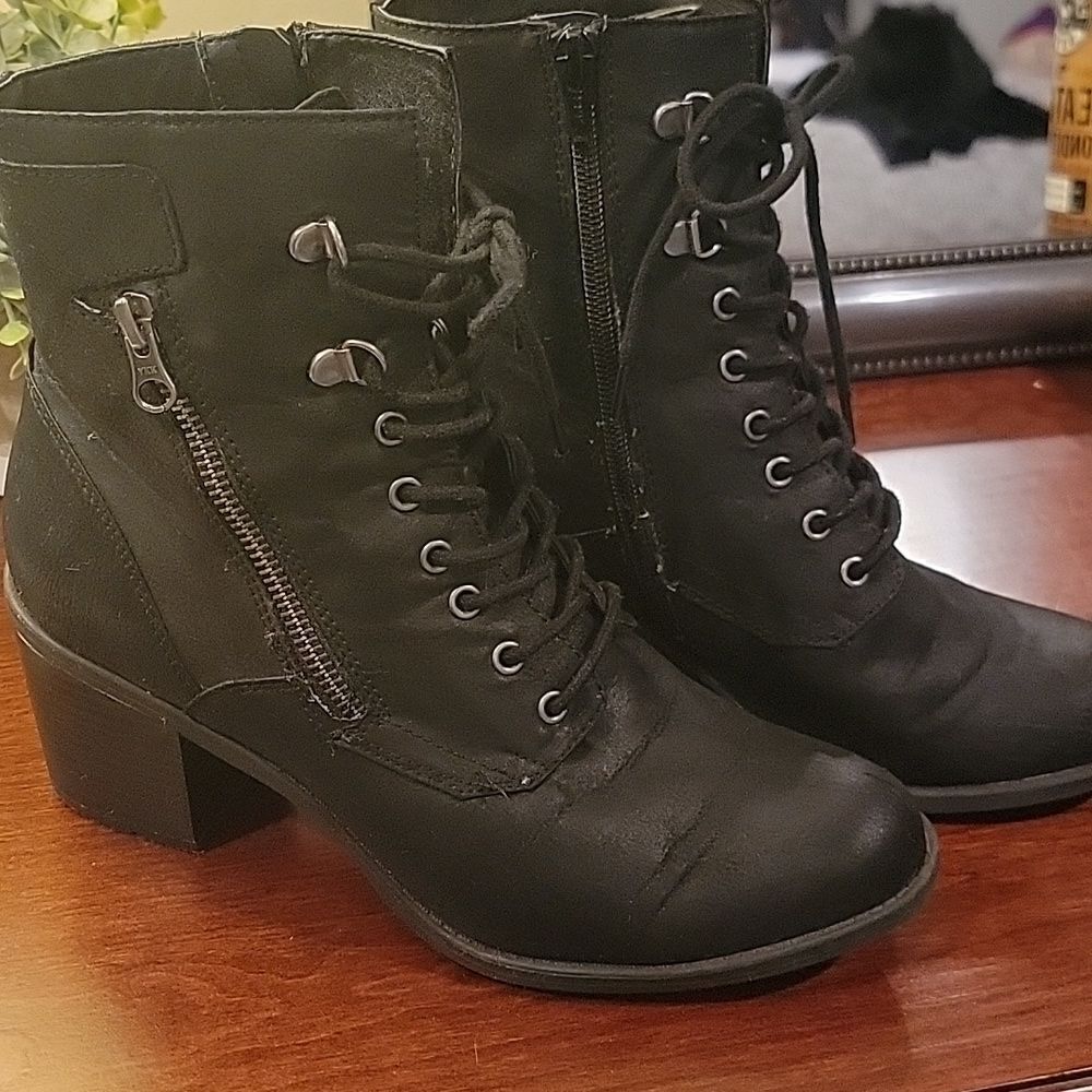 White Mountain Women's Black Lace-Up Ankle Boots sz 9.5